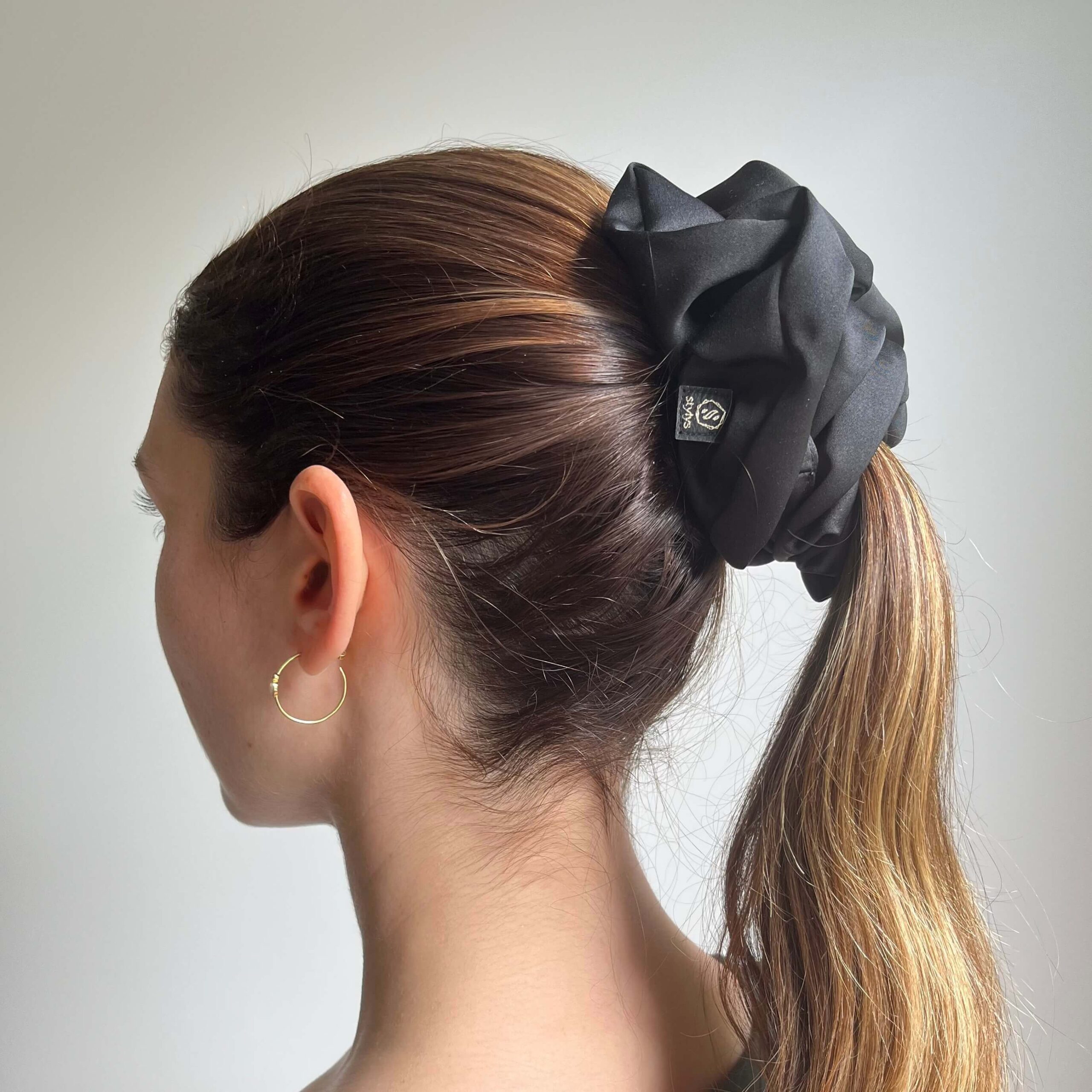 Pic et clip chouchou noir en satin 3 Stylys